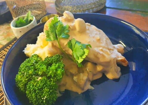 Chicken Breast Kapow in a Creamy Mushroom Sauce with Mash & Steamed Veg (Chilled) »