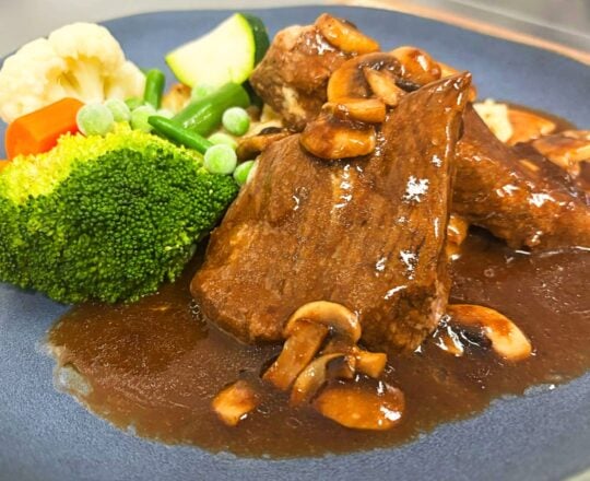 Braised Steak Rosemary Potatoes & Veg with Mushroom Gravy (Chilled)