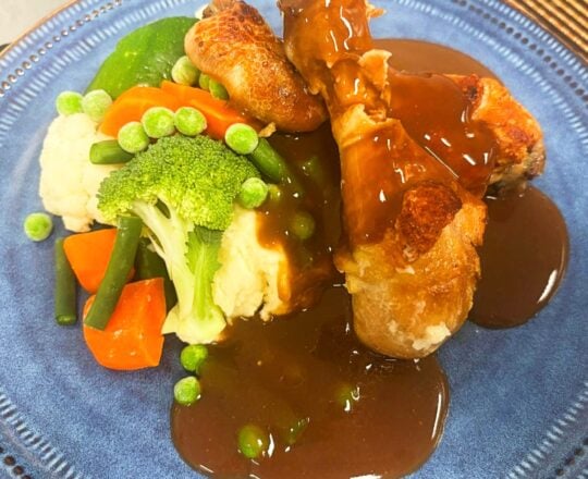 Drumsticks in Groovy Gravy with Mash & Steamed Vegies (Chilled)